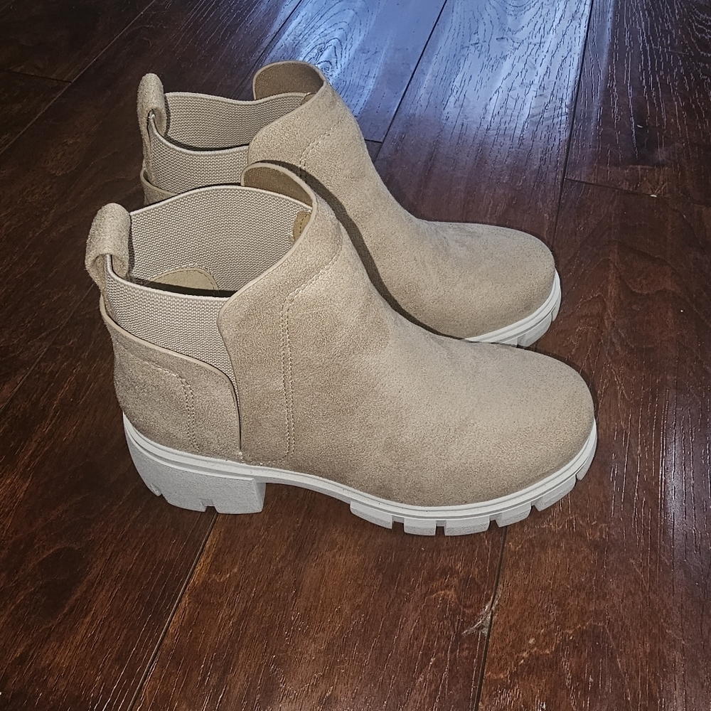 Sheln Faux Suede Ankle Boots with Chunky Heel and Lug Sole-Taupe, Size 5.5 - Picture 2 of 5